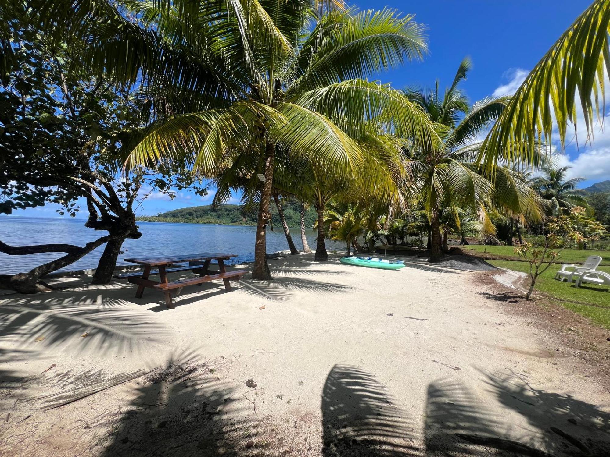 Villa Fare Mama Rota - Au Bord De L'Ocean Taputapuapea Esterno foto